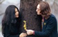 Fotos inéditas que mostram intimidade de Yoko Ono e John Lennon são publicadas.