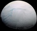 Lua de Saturno Enceladus possui ingredientes como água e minerais que podem abrigar vida